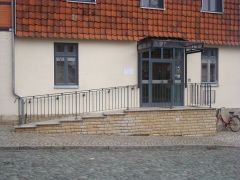 Geländer mit Bronzehandlauf